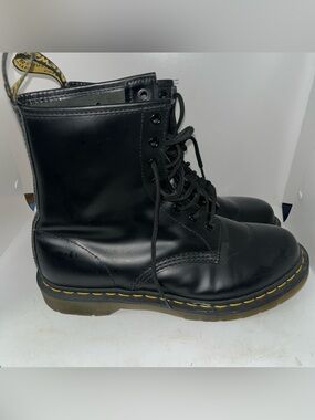 Doc Dr. Martens Smooth Leather Lace Up Boots Black Sz US 10 - EU 42 - 11821